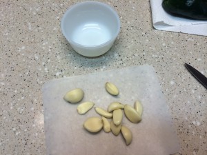 Peeled garlic
